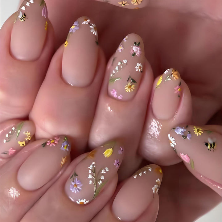 Artificial nail set with floral accents Stornfield