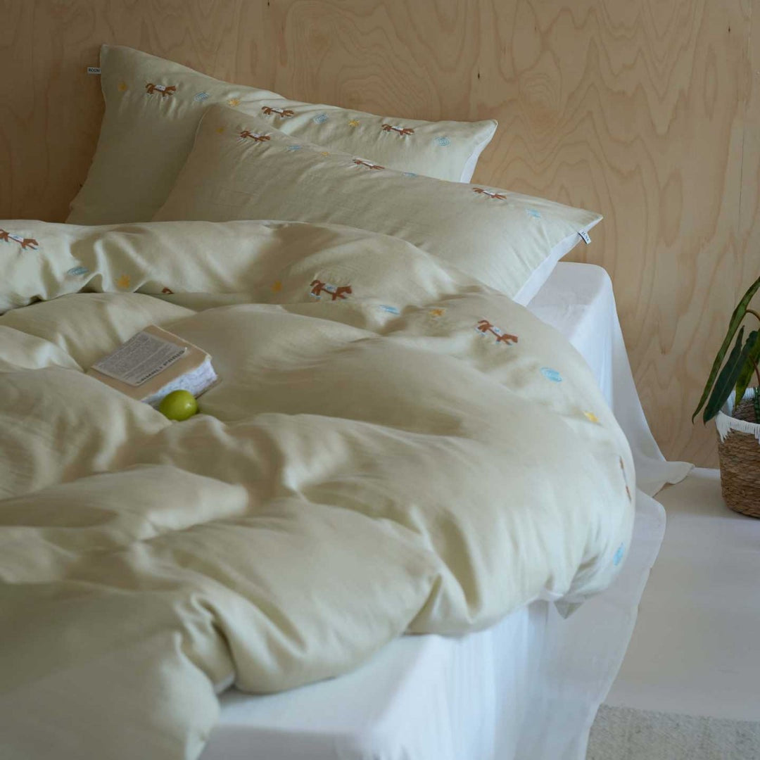 Embroidered cotton bedding set