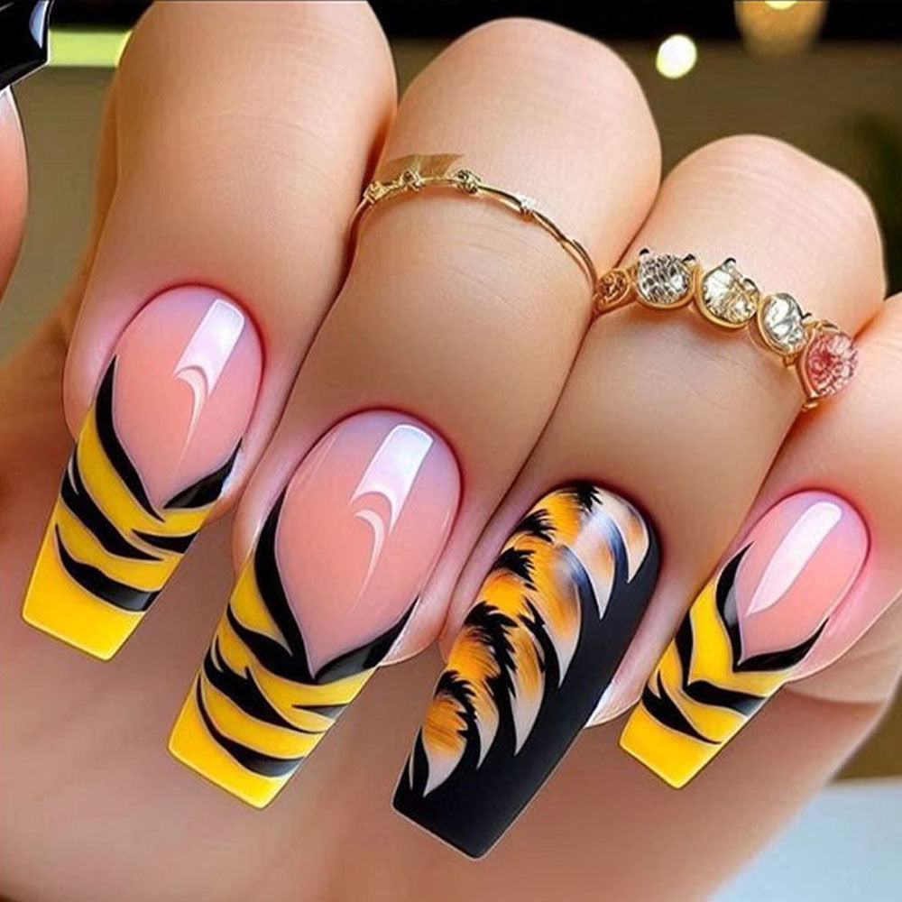 Artificial nail with Tiger Design Stornfield