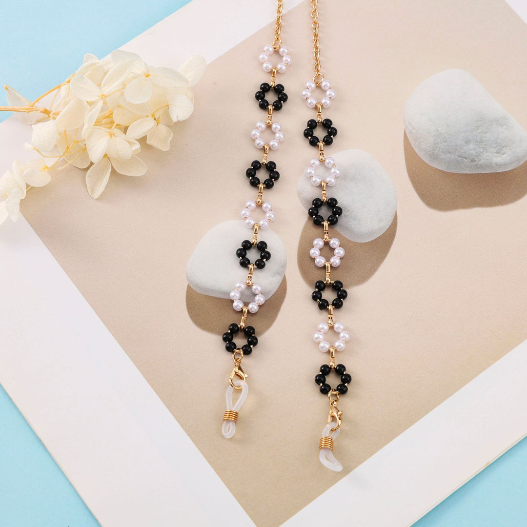 Elegant Beaded Eyewear Chain Stornfield
