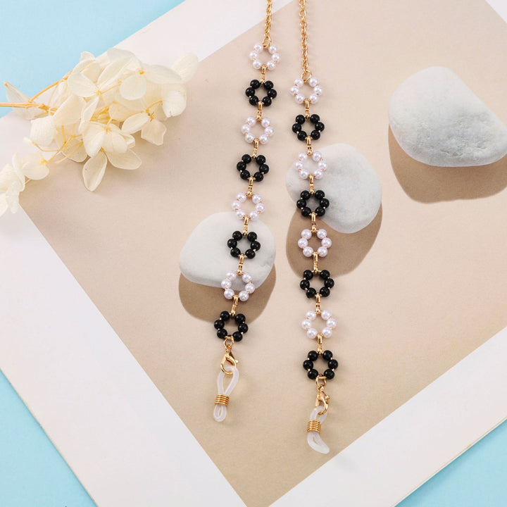 Elegant Beaded Eyewear Chain Stornfield