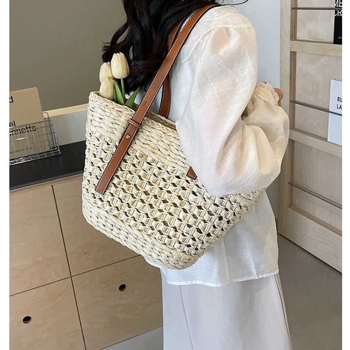 Handwoven Beach Bag in Modern Design Stornfield