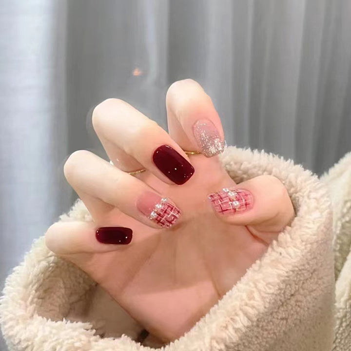Artfully designed nail art Stornfield