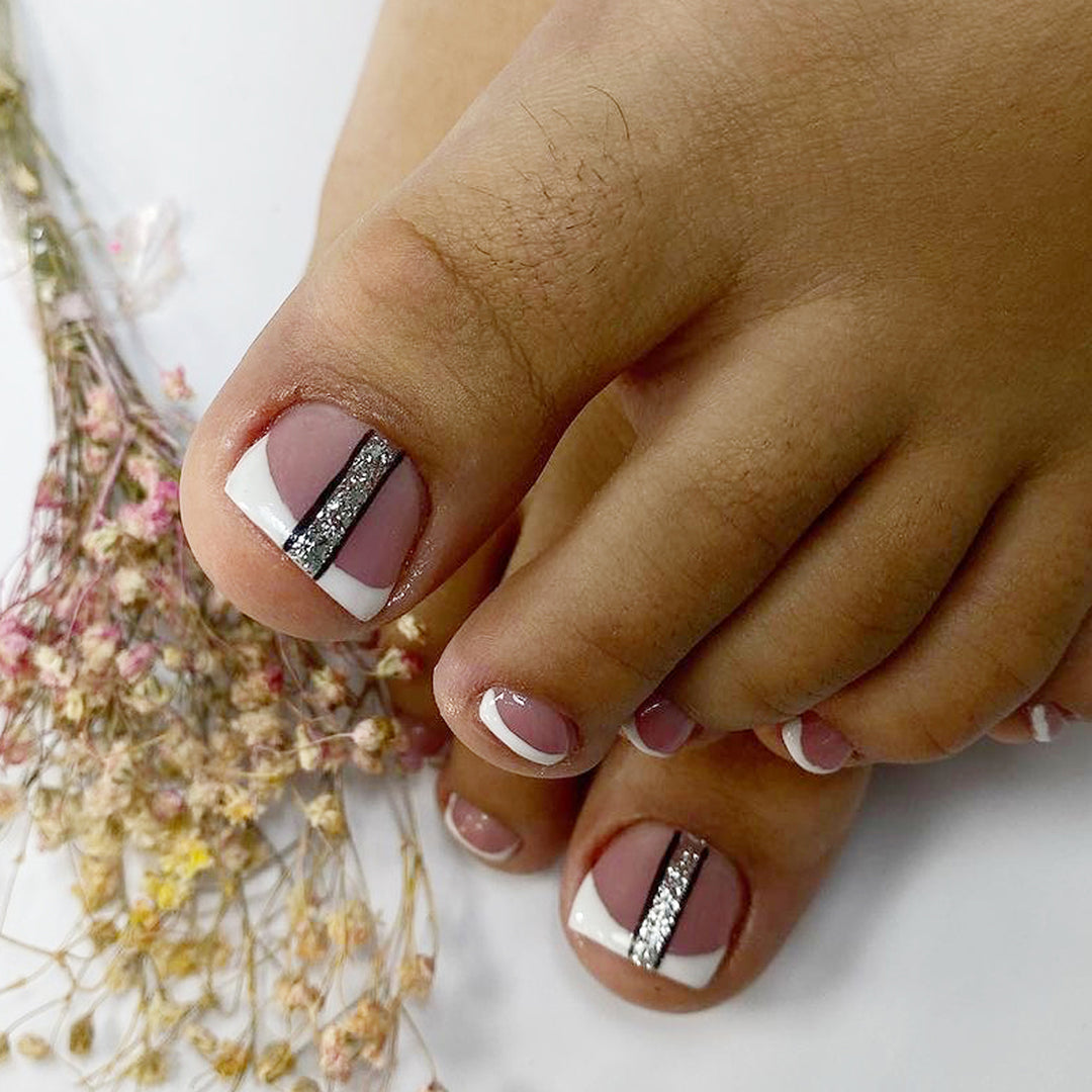 Artful toenail design with glamour accents Stornfield