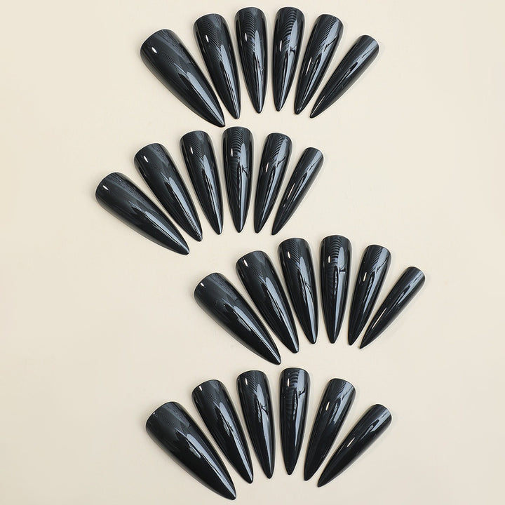 Artificial Nail Set with pointed and shiny nails Stornfield