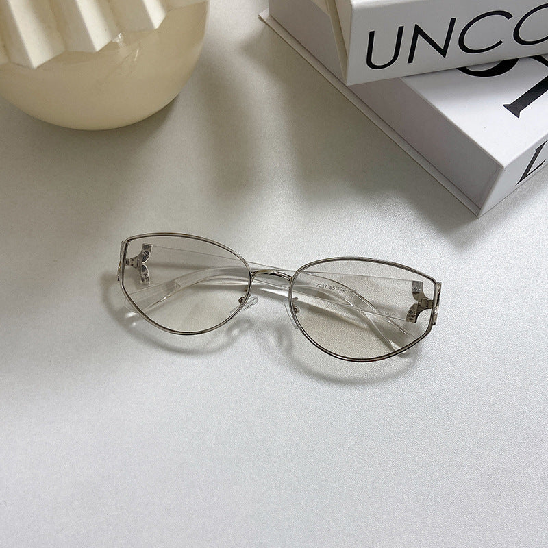 Fashionable Cat-Eye Sunglasses with Golden Frame Stornfield