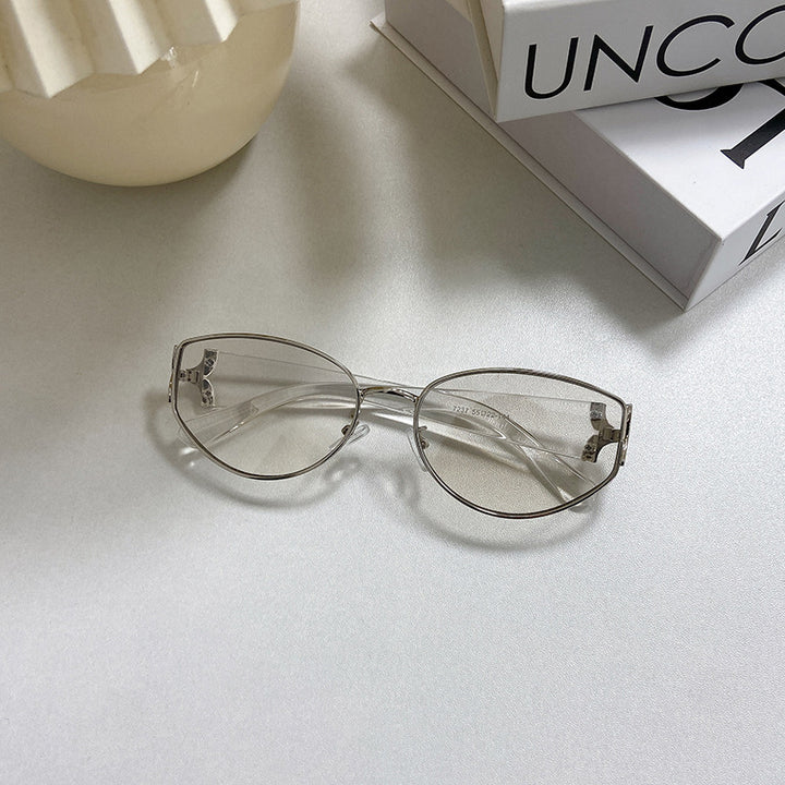 Fashionable Cat-Eye Sunglasses with Golden Frame Stornfield