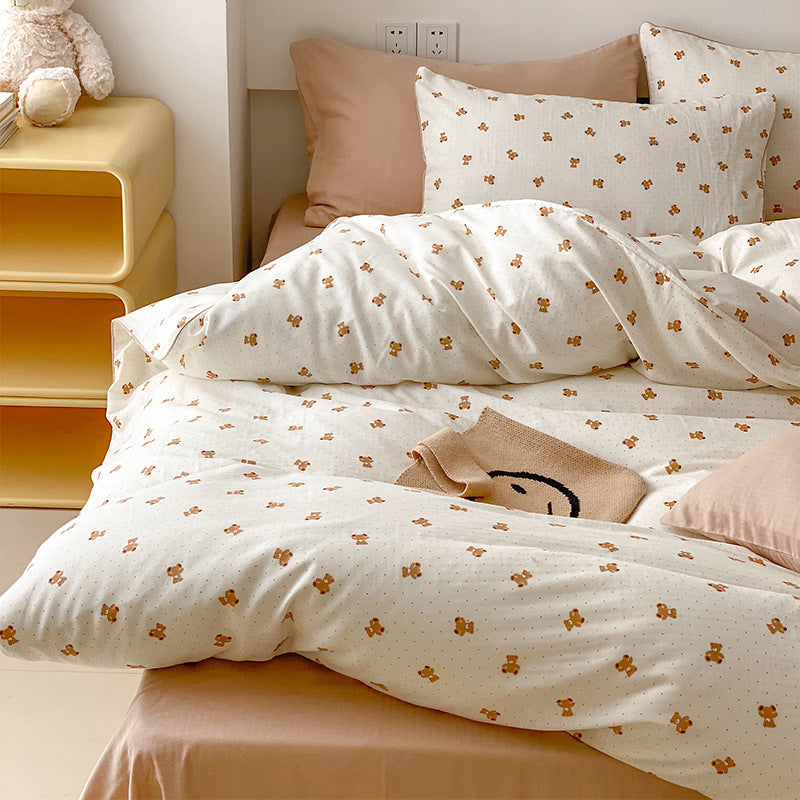 Playful bed linen set made of cotton percale with peach print and reversible function