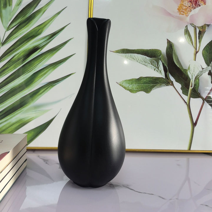 Modern Tulip-Shaped Decorative Vase Stornfeild