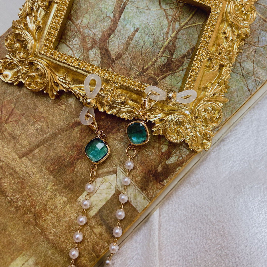 Elegant pearl necklace with golden accents Stornfield