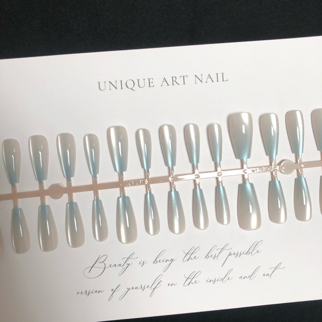 Elegant Press-On Nail Set with Shimmering Finish