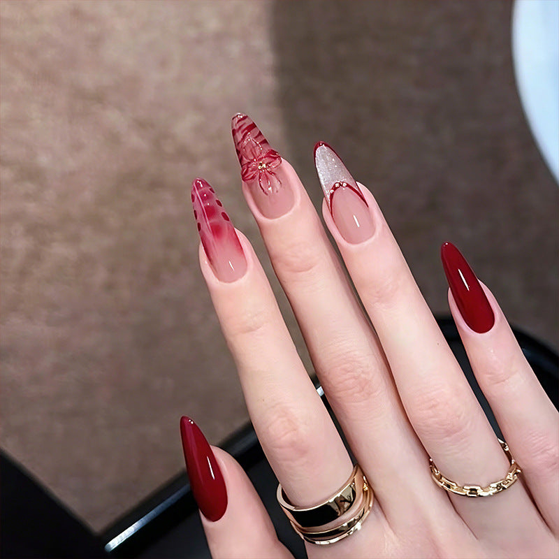 Artful nail set with floral accents Stornfield