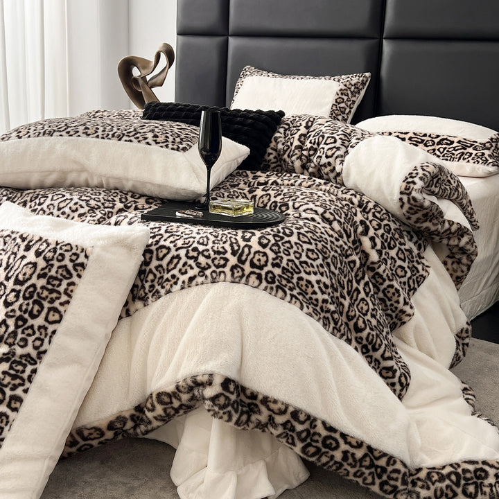 Cozy microfiber bedding set with faux fur throw and leopard border