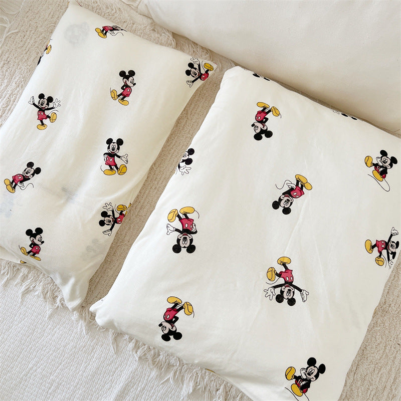 Unisex cotton pillowcase with cheerful bear design Stornfield