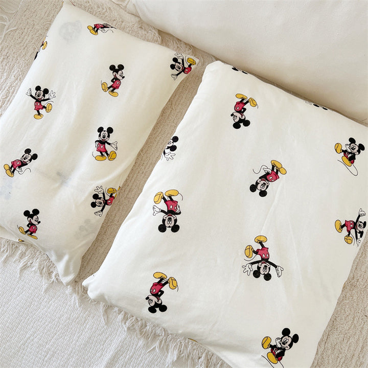 Unisex cotton pillowcase with cheerful bear design Stornfield