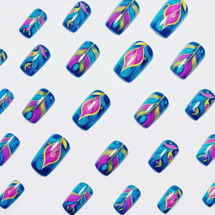 Artificial nails with elegant feather design Stornfield