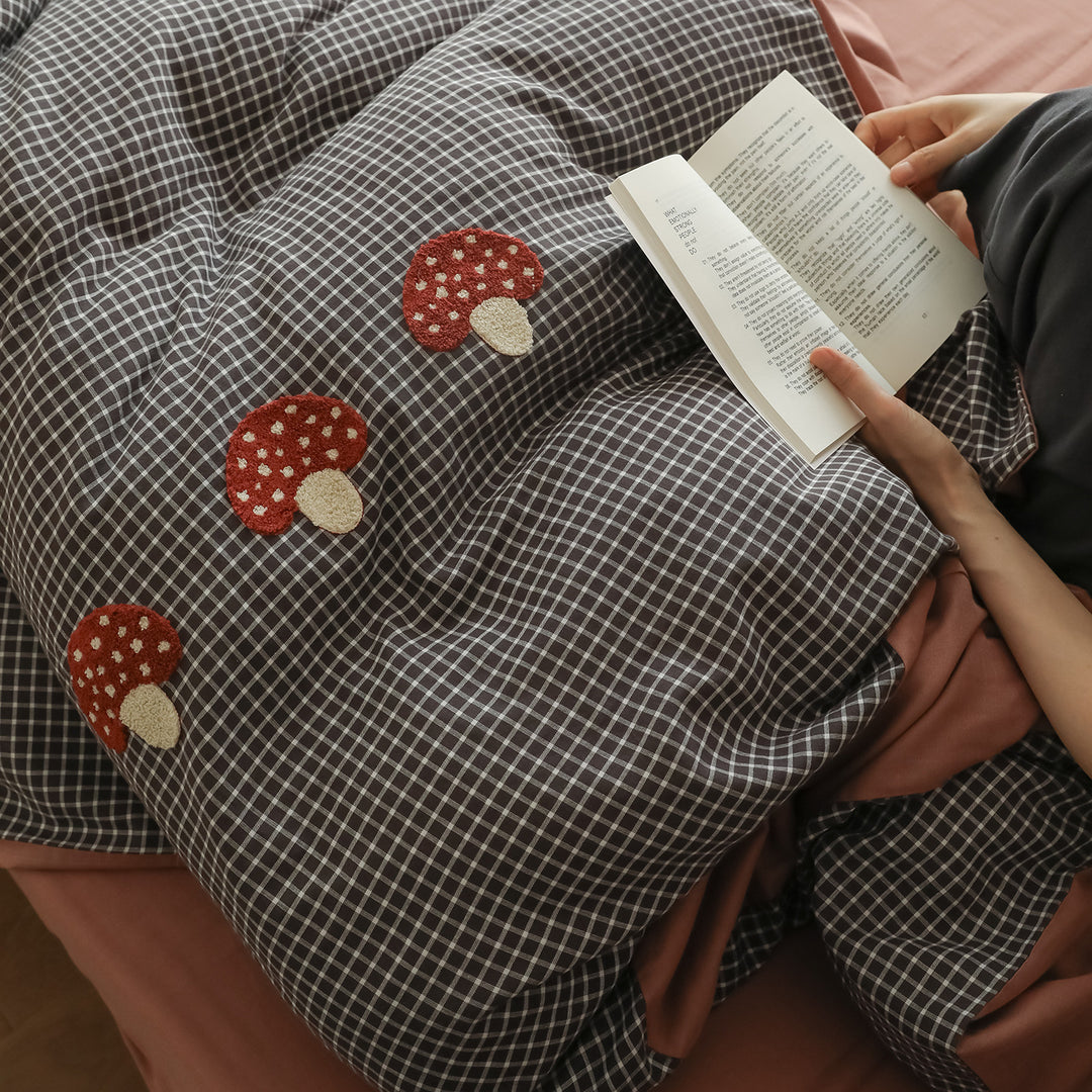 Reversible cotton satin bedding set with Vichy check and mushroom appliqué