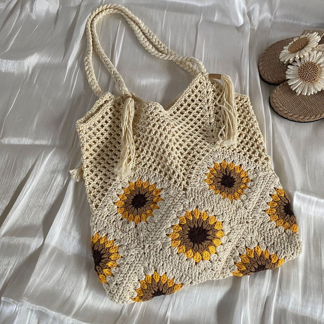 Hand-knotted leisure bag with floral pattern Stornfield