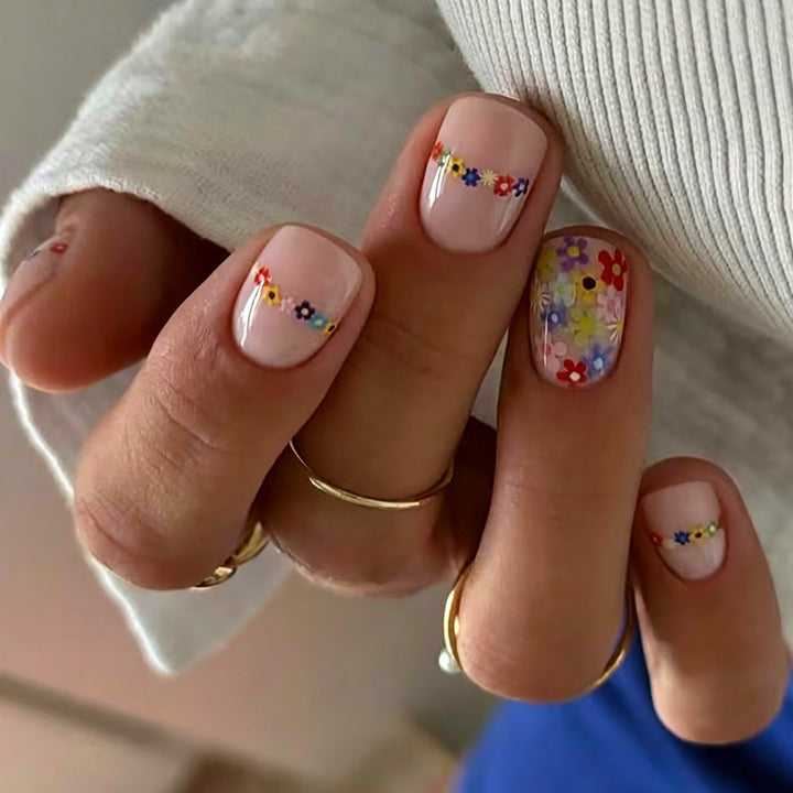 Artificial nail set with floral designs and high-quality embellishments Stornfield