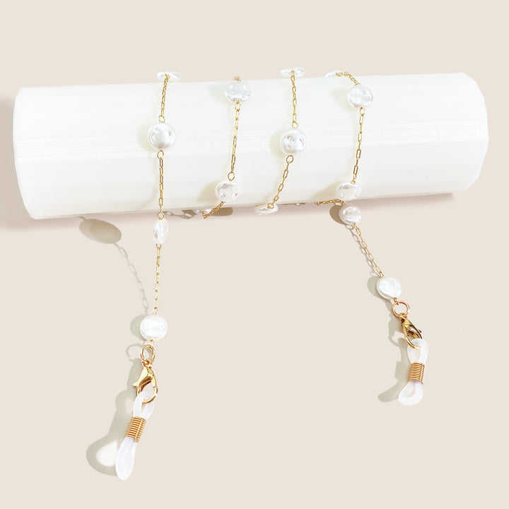 Elegant Pearl-Linked Eyewear Chain Stornfield