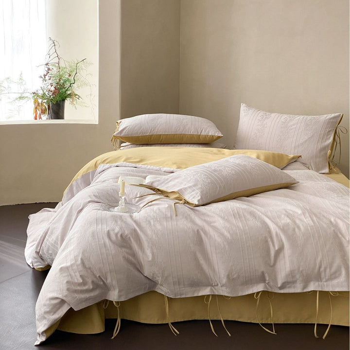 Finely woven cotton jacquard bedding set with decorative ties