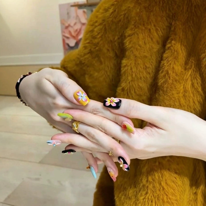 Artistic Floral Nail Art Extensions  1791717357