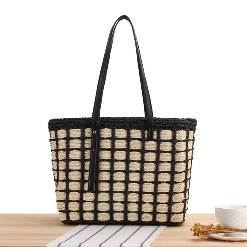 Elegant Straw Bag with Chic Design Stornfield