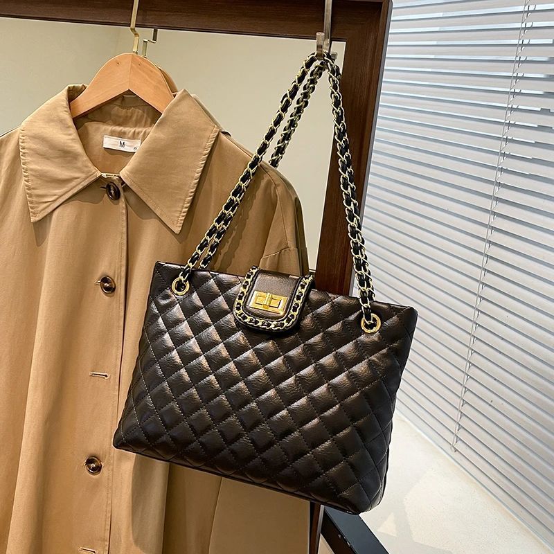 Quilted Elegance Handbag Stornfield