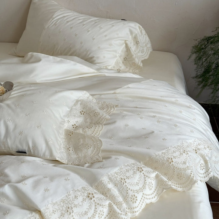 Bedding set with embroidered hole lace made of cotton satin