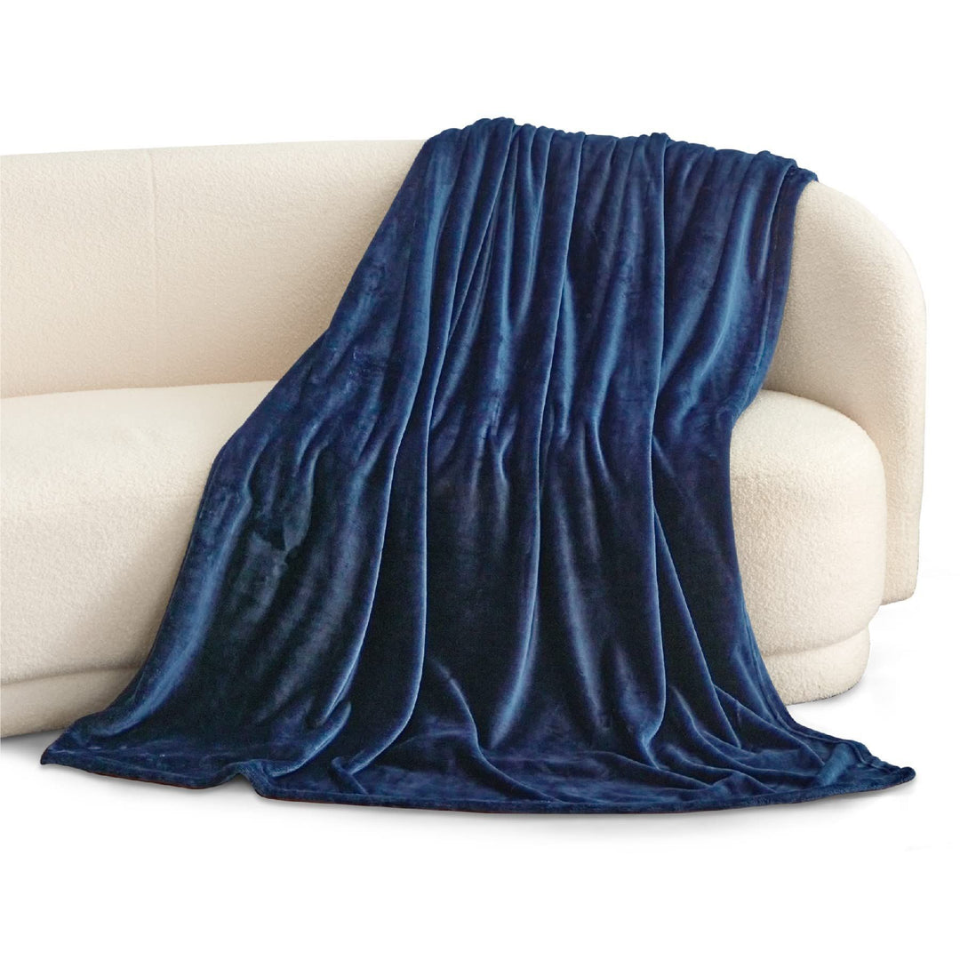 Ladies luxurious fleece blanket with soft texture Stornfield