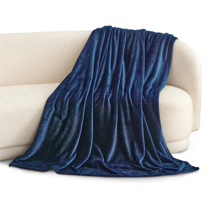 Ladies luxurious fleece blanket with soft texture Stornfield