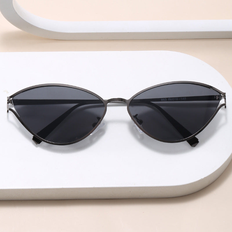 Fashionable Cat-Eye Sunglasses with Thin Metal Frame Stornfield