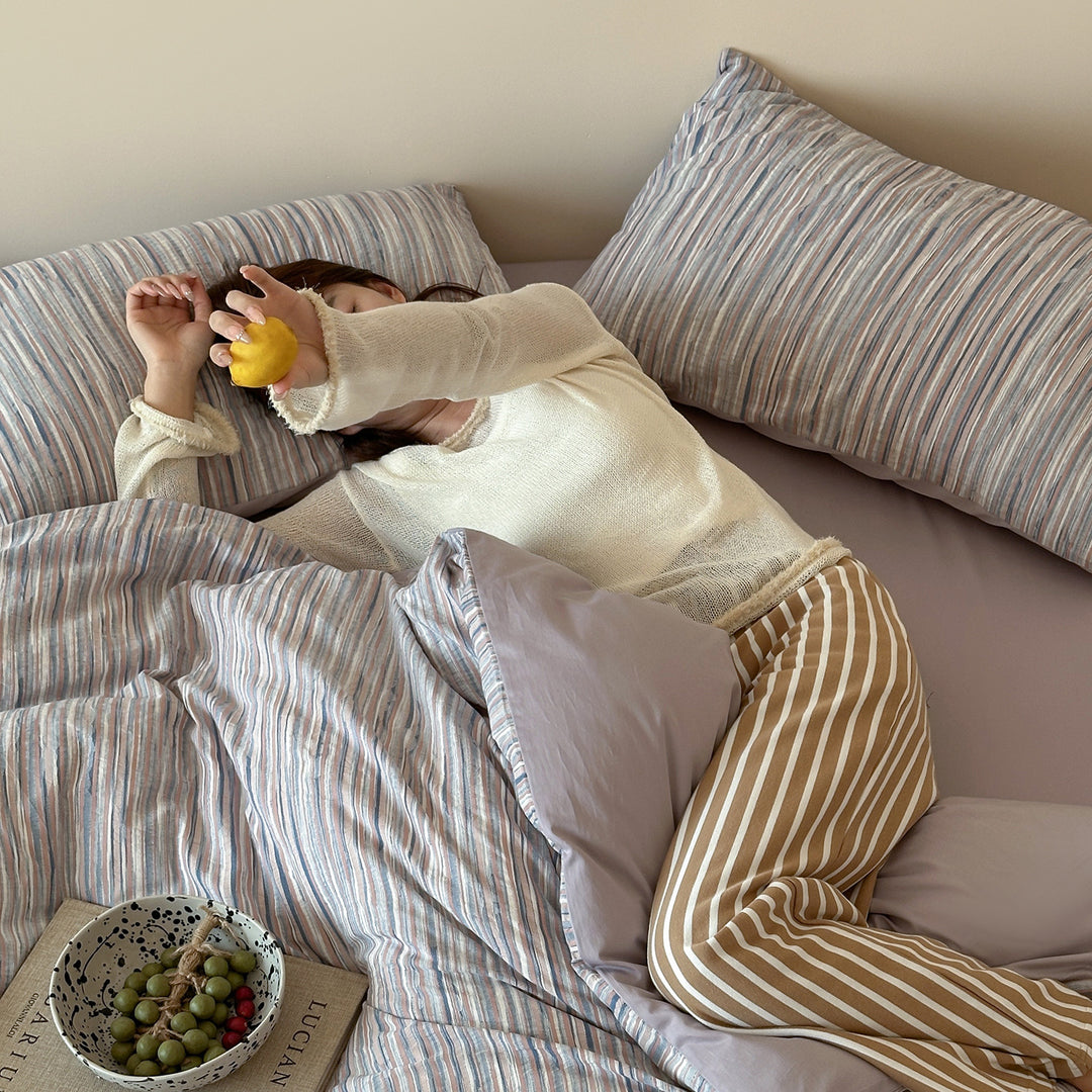 Light bedding set made of cotton-linen blend with fine striped structure and reversible function