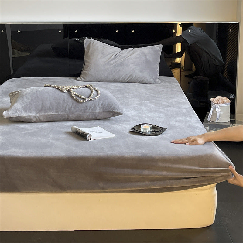 Velvet fitted sheet with extra deep pocket and elastic all-around hem