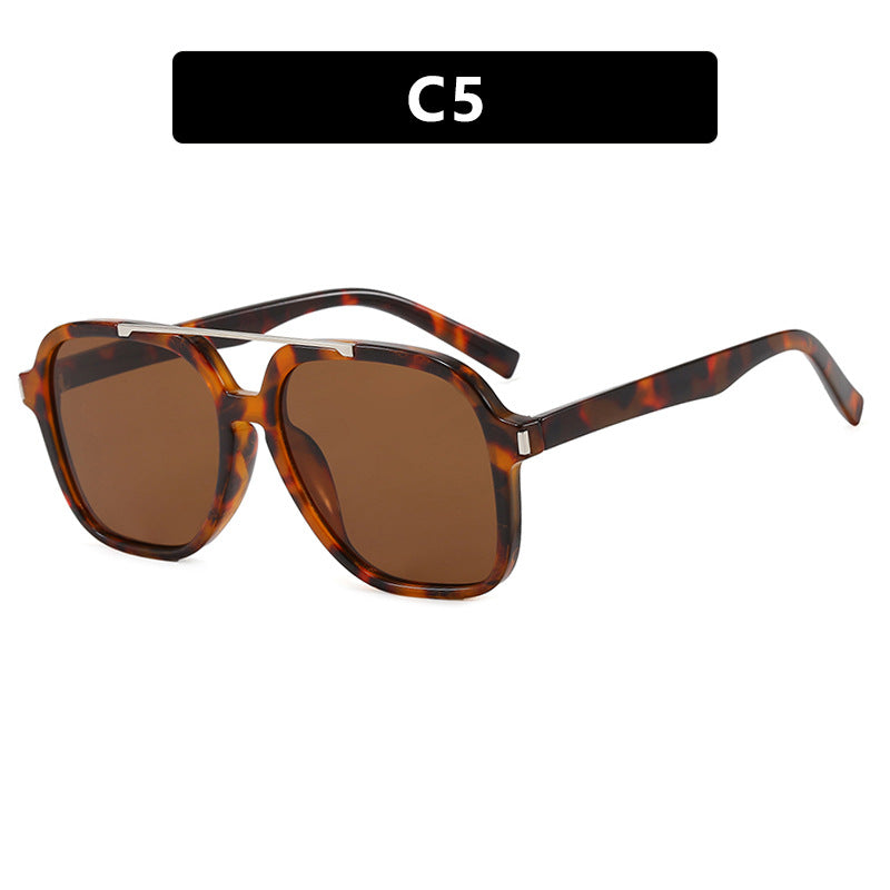 Women's square sunglasses with protective UV filter and elegant frame Stornfield