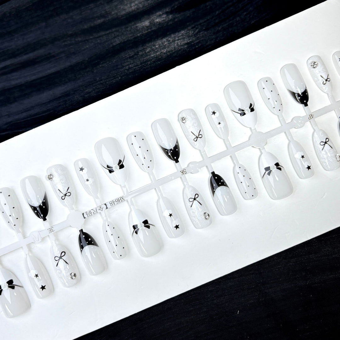 Elegant Polka Dot and Lace Press-On Nail Set