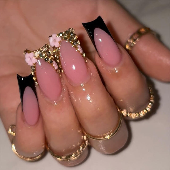 Nail Art Set with glamorous design and fine accents Stornfield