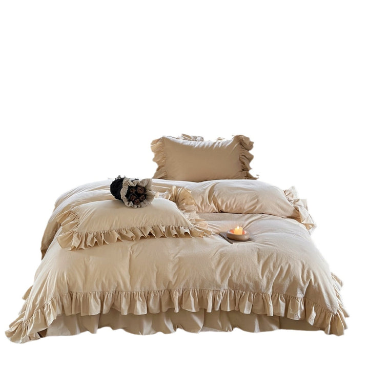 Romantic bedding set made of cotton muslin with ruffles and bedskirt