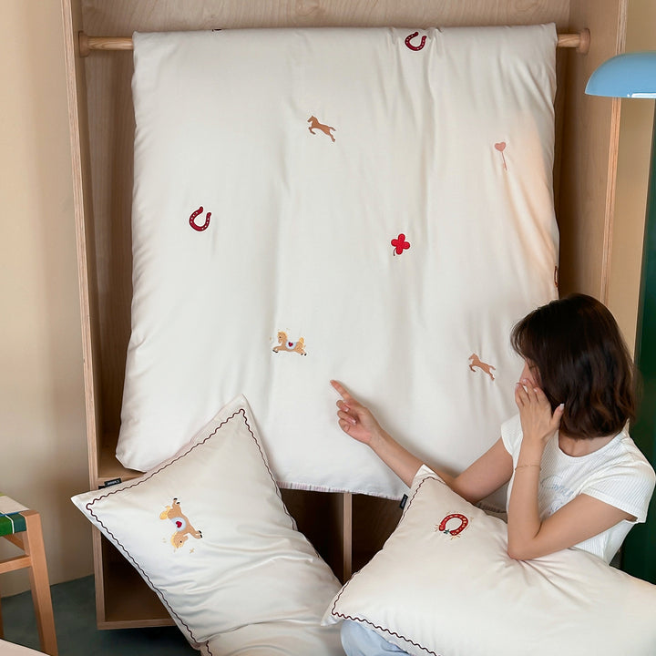 Embroidered Horse-Accent Satin-Feel Duvet Cover Set with Scalloped Piping