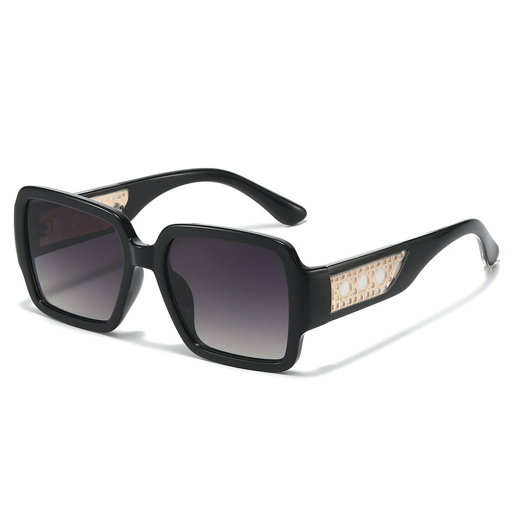 Wide-Brim Retro-Inspired Sunglasses Stornfield