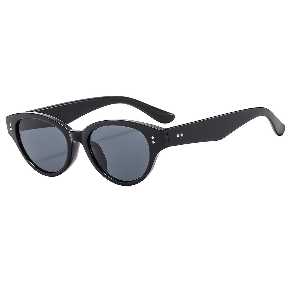 Retro-Inspired Luxurious Cat-Eye Sunglasses Stornfield
