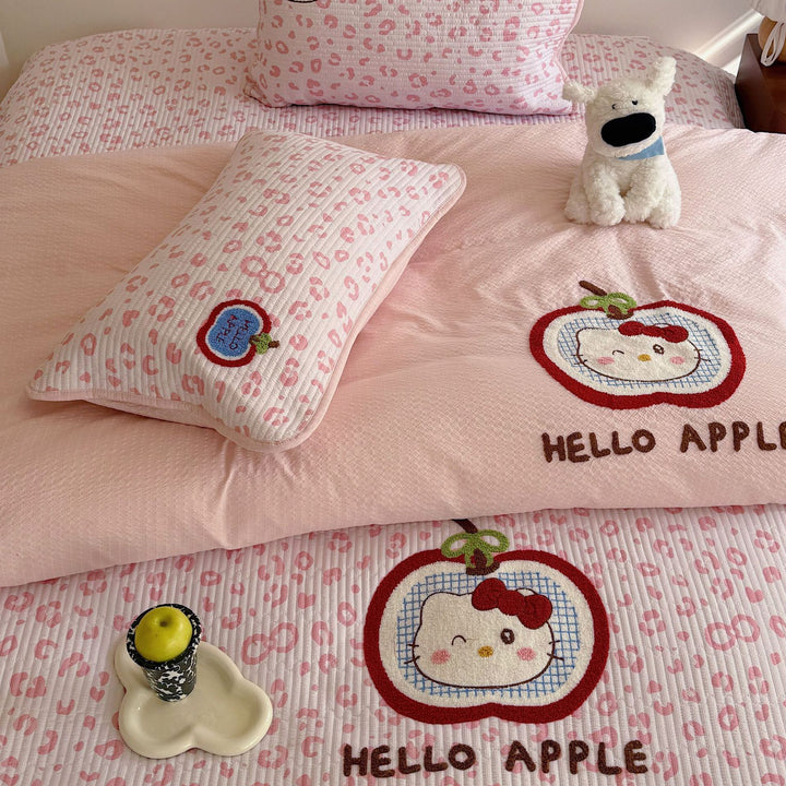 Children's Quilted Bedding Set with Appliqué Animal Motifs and Reversible Plaid Comforter