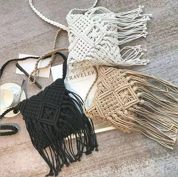 Hand-knotted macrame shoulder bag with fringes Stornfield