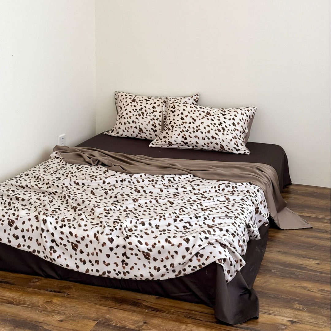 Satin-Feel Reversible Animal Spot Duvet Cover Set with Solid Reverse and Pillow Shams