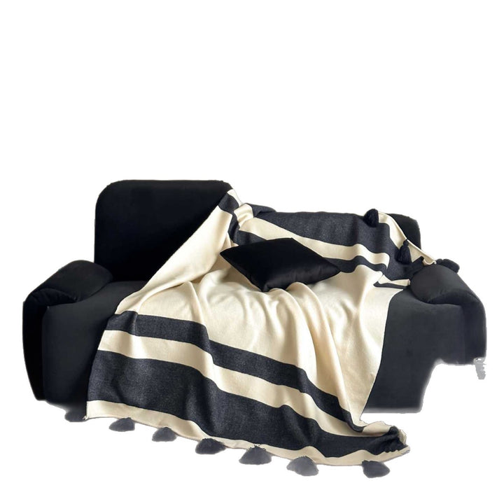 Throw blanket with tassels and wide stripe pattern