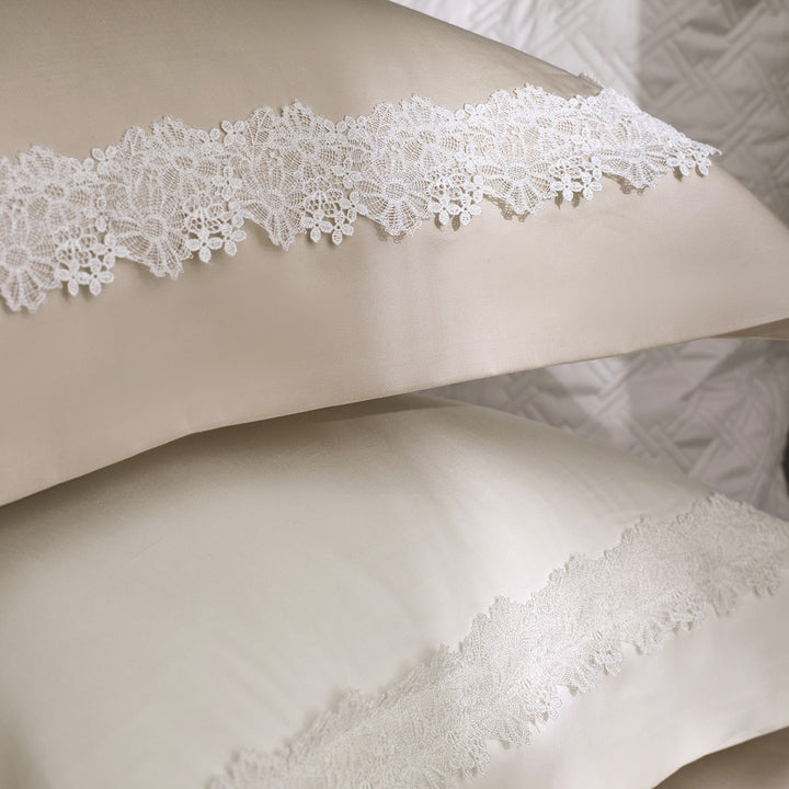 Luxury cotton satin bedding set with fine lace trim in hotel style