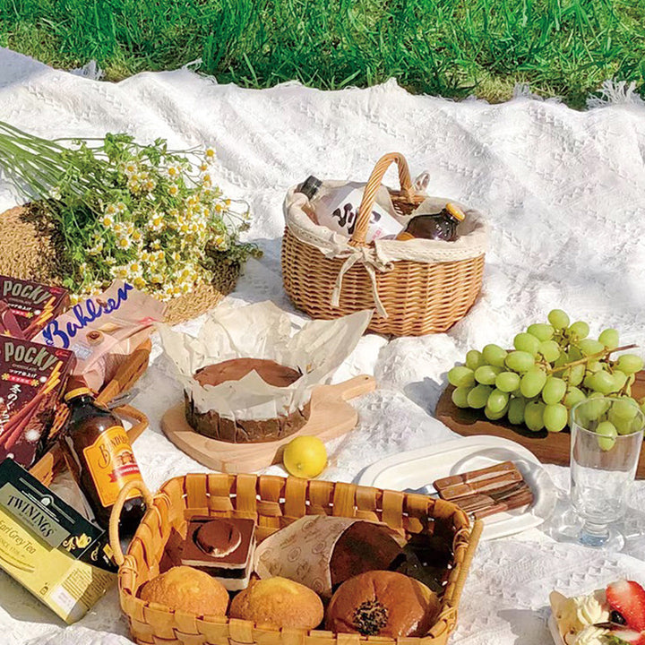 Ladies basket made of woven material with romantic inner lining Stornfield