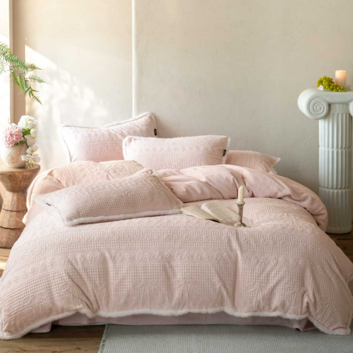 Quilted cotton Sherpa bedding set with floral embroidery structure