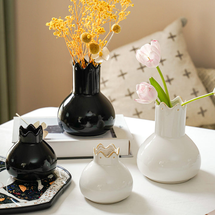 Elegant ceramic vase with wavy edge Stornfield