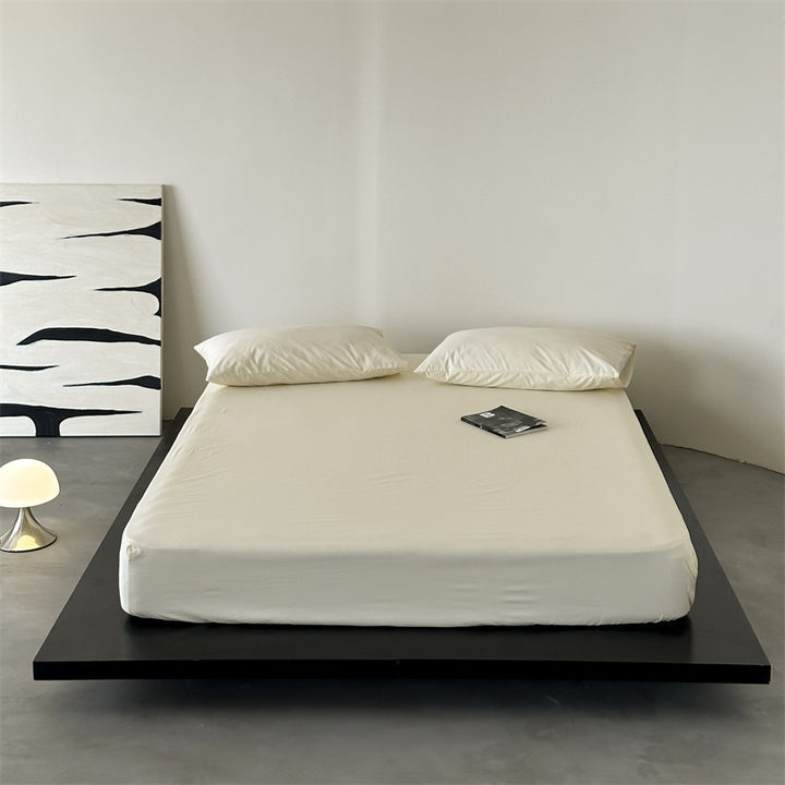 Fine jersey fitted sheet set with extra-elastic around rubber and smooth finish